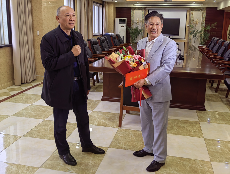 安慶市總工會主席劉克勝慰問我司董事長全國勞模焦發兆